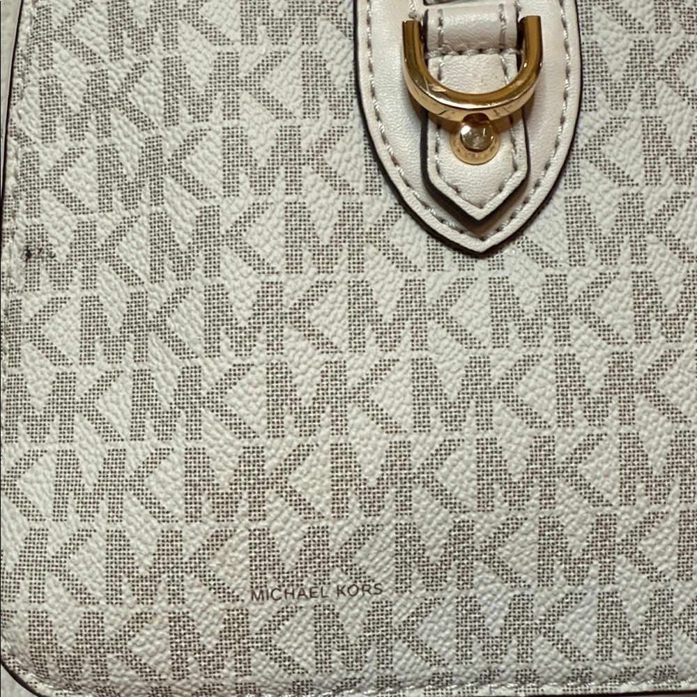 Michael Kors-Women’s Medium Beige & Cream Cross body shoulder bag